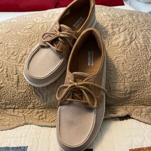 Skechers Women’s Tan Boat Shoes Size 10
Worn One Time…Still Basically New